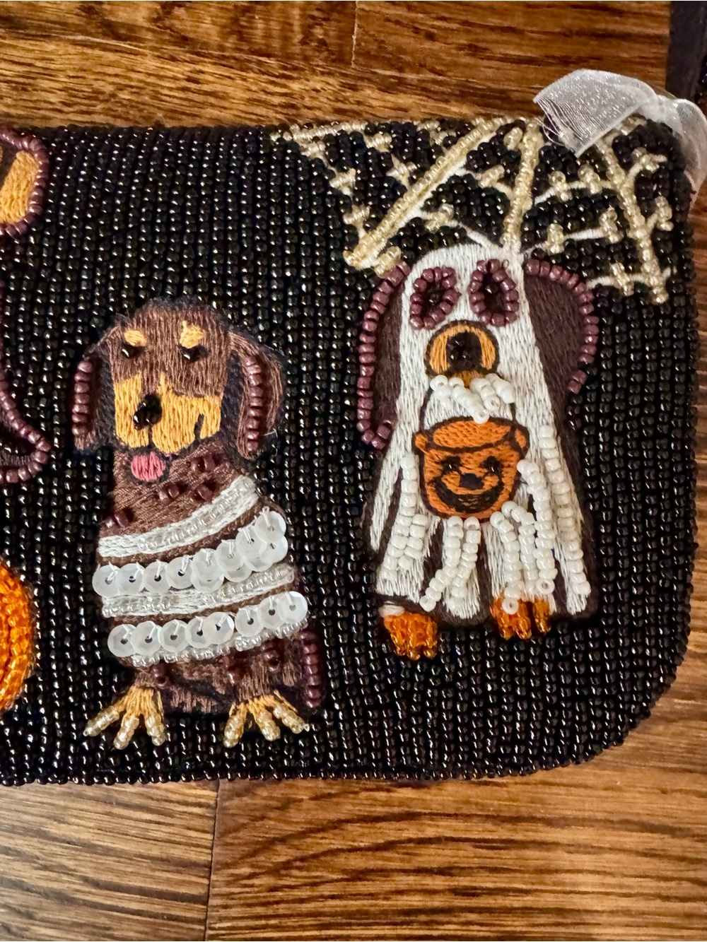 VIRAL Beaded Halloween Purse with Embroidered Dogs In Costumes - Picture 3 of 7